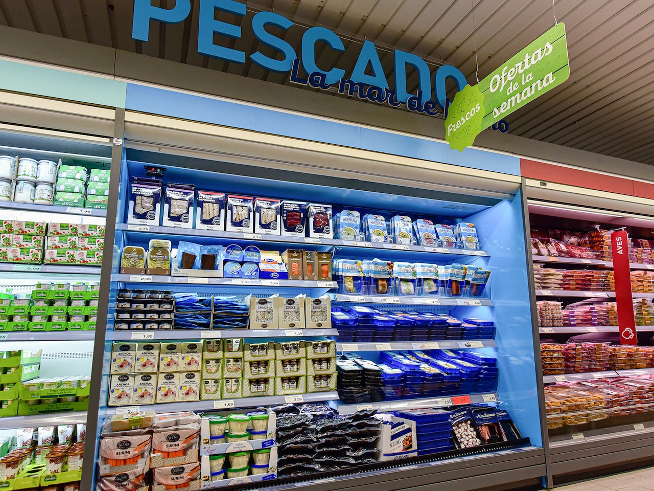 Lineal de supermercado Aldi con productos de pesca sostenible