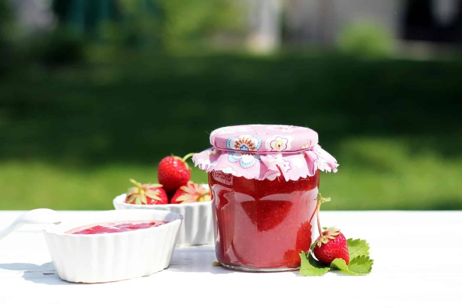 Alimentos en conserva para tener en la despensa: ¿Es mejor en lata o en cristal?