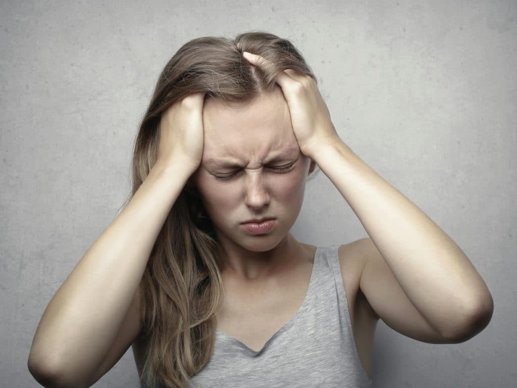 Mujer con migra&ntilde;a por deficit de DAO o intolerancia a la histamina