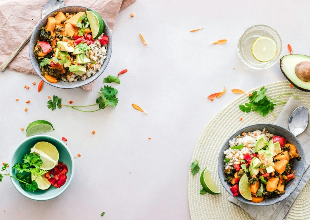 Example of a dish for the weekly menu of the macrobiotic diet with rice and vegetables
